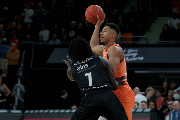 的均衡表现 的均衡表现