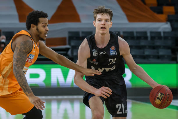 出比预期更 出比预期更